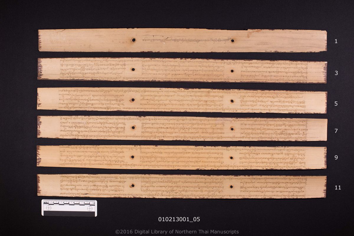 a page of Wohan mahaputthawong luang, a palm-leaf Chronicle (Tamnan) (ตำนาน) manuscript in Tham Lanna script, held at Wat Cedi Luang Worawihan, Chiang Mai