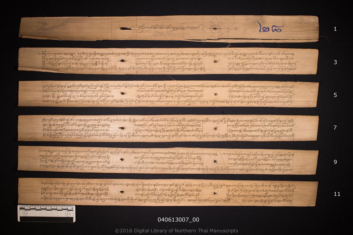 a page of Munlalok kam son, a palm-leaf Didactic & Moral (คำสอน) manuscript in Tham Lanna script, held at Wat Huai Khrai Luang, Chiang Rai; dated 1280 (Cunlasakkalat (CS))
