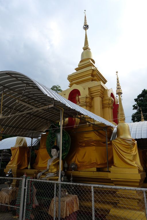 Wat Dong Mada (Mae Lao District) : Stupa