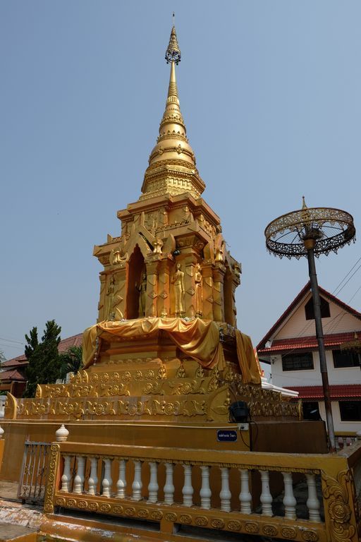 Wat Khuean Mueang Pa Kha Tai (Phan District) : Stupa