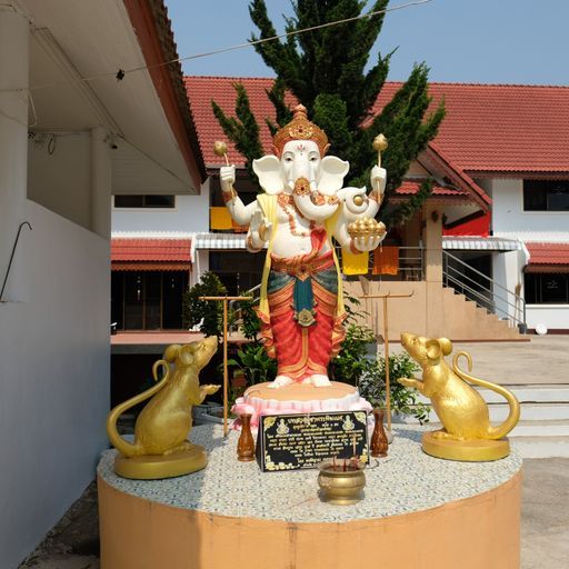 Wat Khuean Mueang Pa Kha Tai (Phan District)