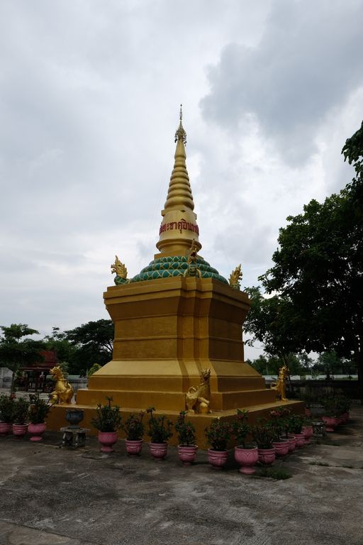 Wat Sukkasem Ta Klang (Khun Tan District) : Stupa