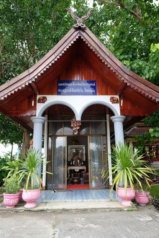 Wat Ta Na Lom (Khun Tan District)