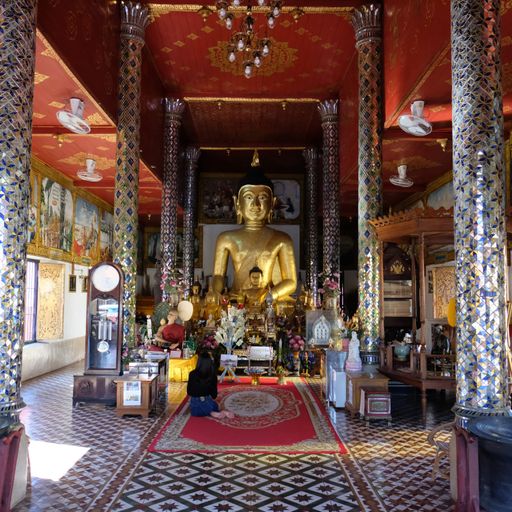 Wat Phra That Hariphunchai Woramahawihan (Mueang District) : Buddha Image