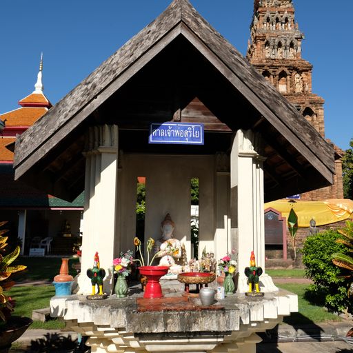 Wat Phra That Hariphunchai Woramahawihan (Mueang District)