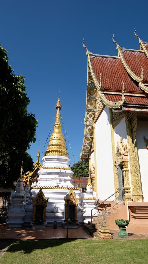 Wat Tha Ton Ngiu (Pa Sang District) : Stupa