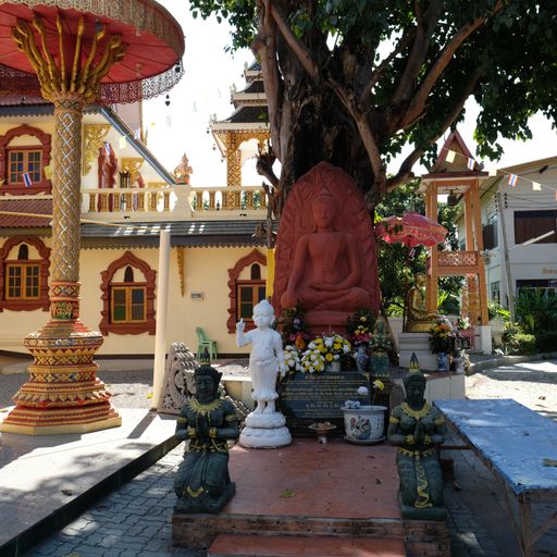 Wat Ban Hong Luang (Ban Hong District) : Buddha Image