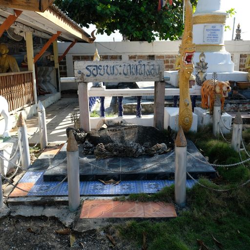 Wat Ku Khao (Ban Hong District)