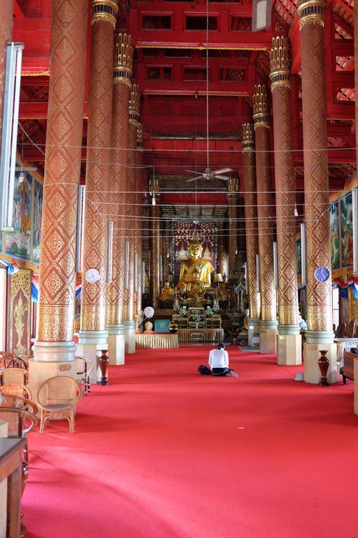 Wat Nantharam (Mueang District) : Buddha Image