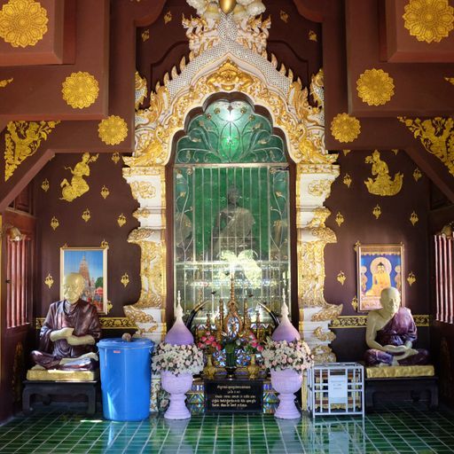 Wat Nantharam (Mueang District) : Buddha Image