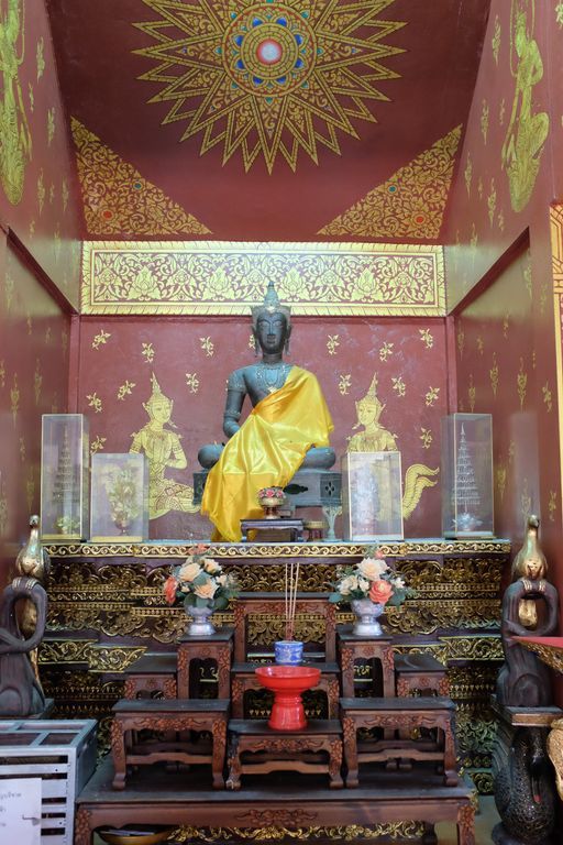 Wat Nantharam (Mueang District) : Buddha Image