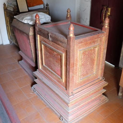 Wat Nantharam (Mueang District) : Manuscript Chest