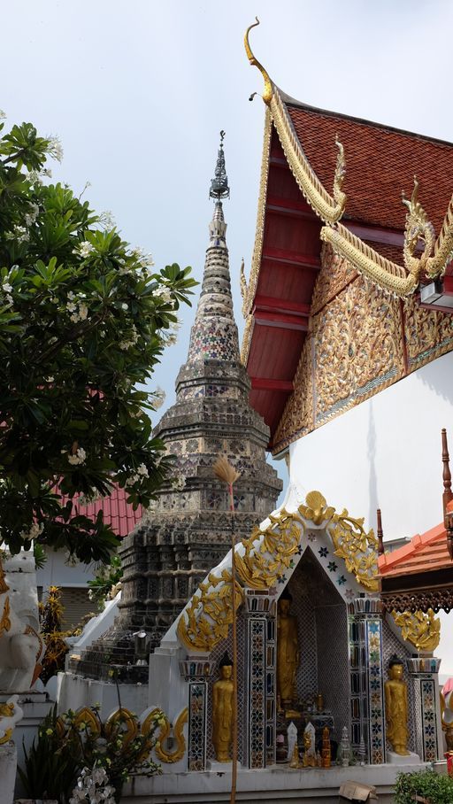 Wat Buak Khang (San Kamphaeng District) : Stupa