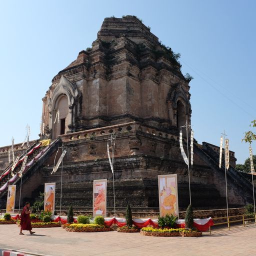 Wat Cedi Luang Worawihan (Mueang District) : Stupa