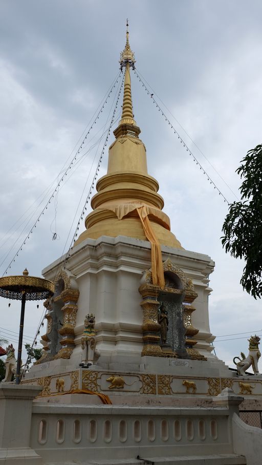 Wat Don Pin (San Kamphaeng District) : Stupa