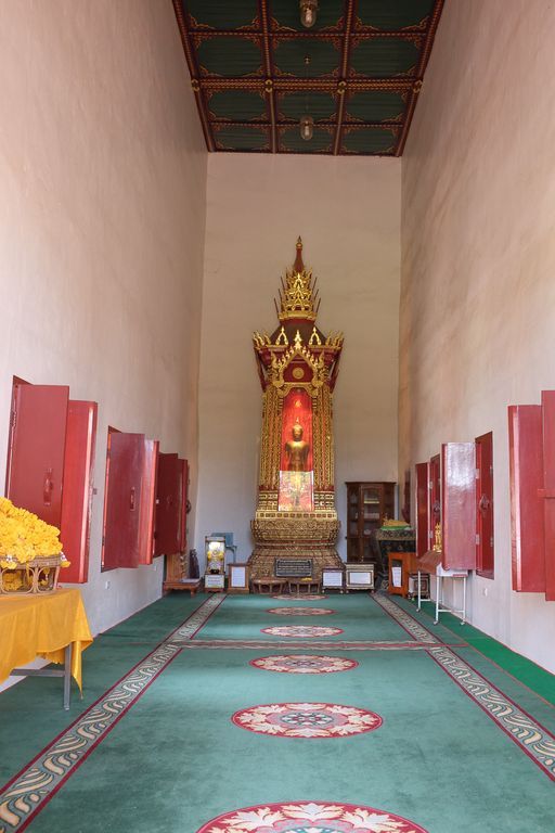 Wat Phra That Chang Kham Worawihan (Mueang District) : Buddha Image