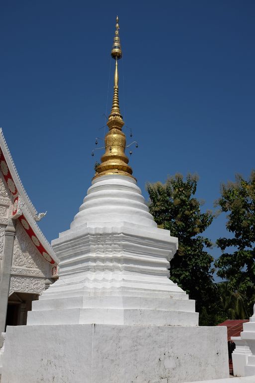 Wat Don Chai Phra Bat (Wiang Sa District) : Stupa