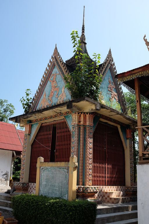 Wat Don Chai Phra Bat (Wiang Sa District)