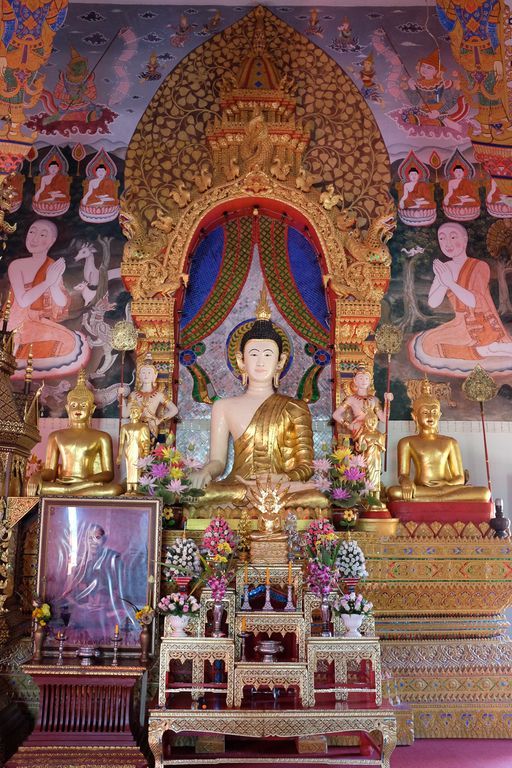 Wat Si Mongkhon (Kong) (Tha Wang Pha District) : Buddha Image