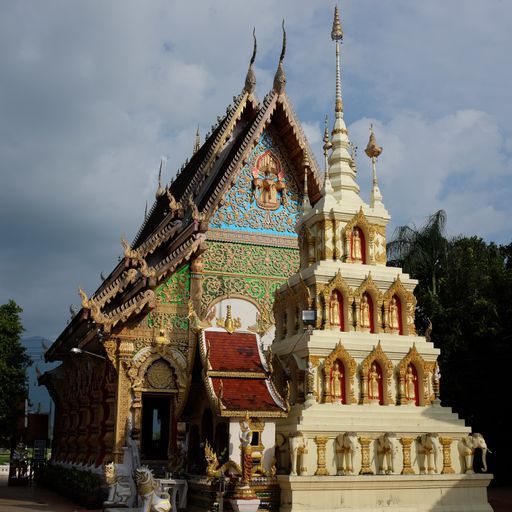 Wat Si Mongkhon (Kong) (Tha Wang Pha District) : Stupa