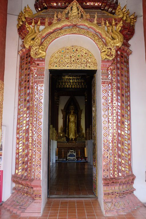 Wat Bun Yuen (Wiang Sa District) : Buddha Image