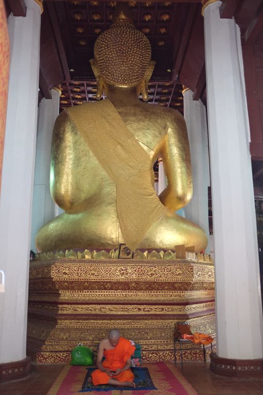 Wat Phra That Chae Haeng (Mueang District) : Buddha Image