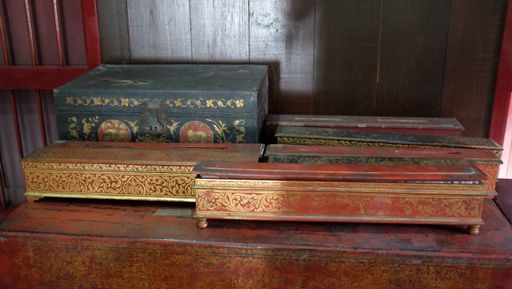 Wat Cedi Luang Worawihan (Mueang District) : Manuscript Chest