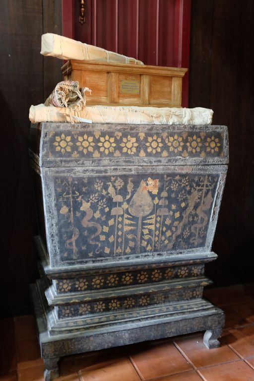 Wat Cedi Luang Worawihan (Mueang District) : Manuscript Chest