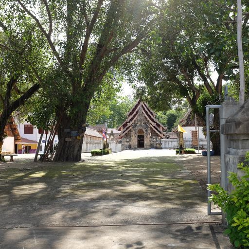 Wat Lai Hin Luang (Ko Kha District)