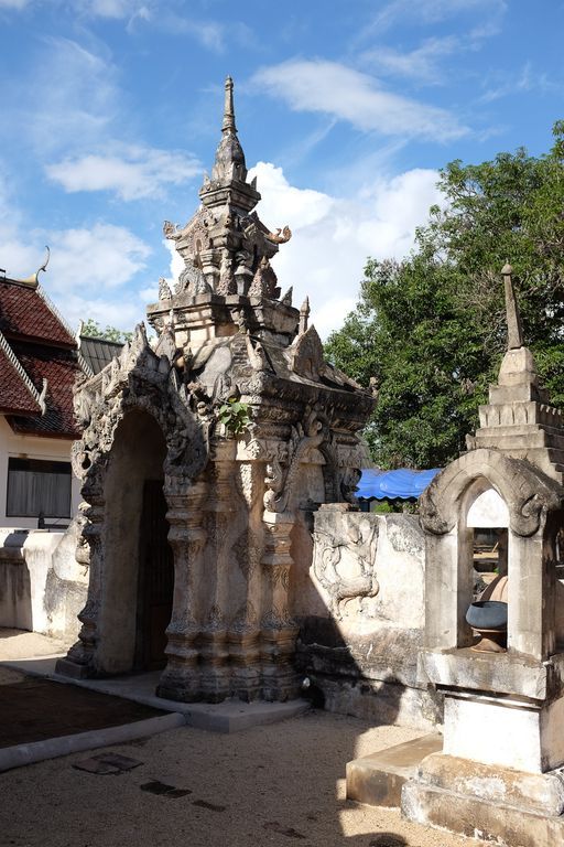 Wat Lai Hin Luang (Ko Kha District)