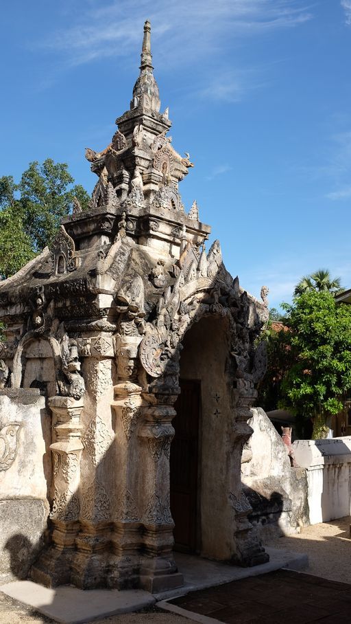 Wat Lai Hin Luang (Ko Kha District)