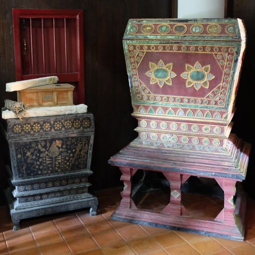 Wat Cedi Luang Worawihan (Mueang District) : Manuscript Chest