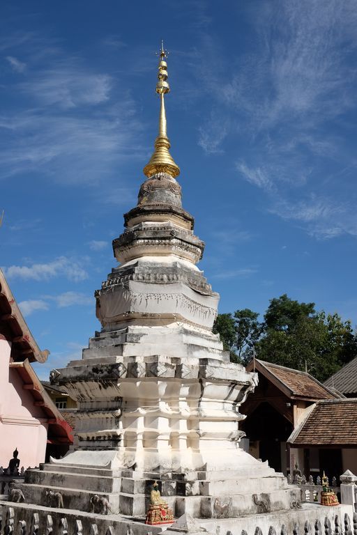 Wat Lai Hin Luang (Ko Kha District) : Stupa