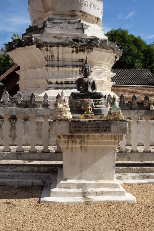 Wat Lai Hin Luang (Ko Kha District) : Stupa