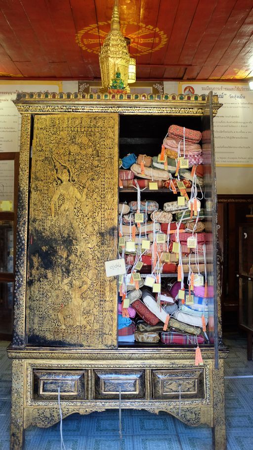 Wat Sung Men (Sung Men District) : Manuscript Chest