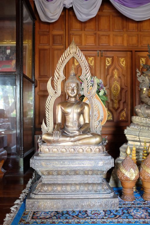 Wat Phra Bat Ming Mueang (Mueang District) : Buddha Image