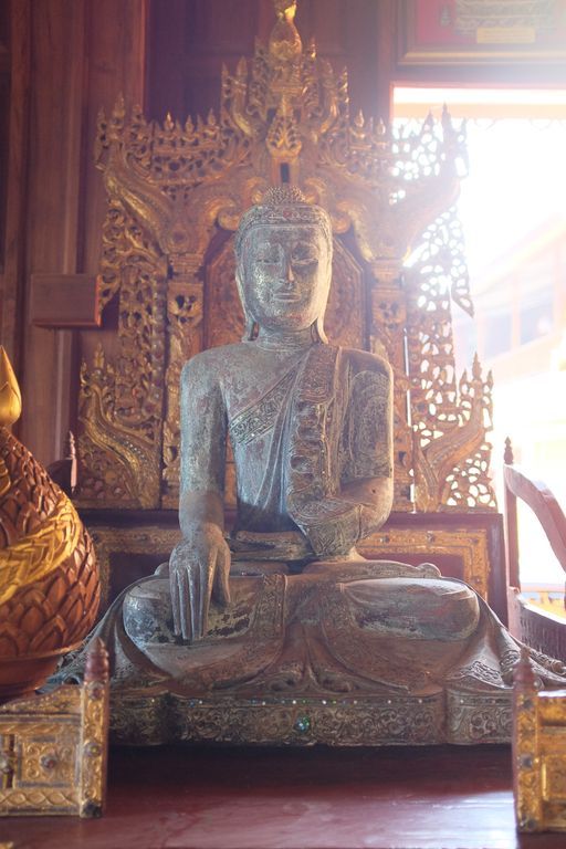 Wat Phra Bat Ming Mueang (Mueang District) : Buddha Image