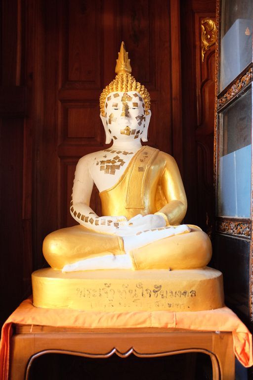 Wat Phra Bat Ming Mueang (Mueang District) : Buddha Image