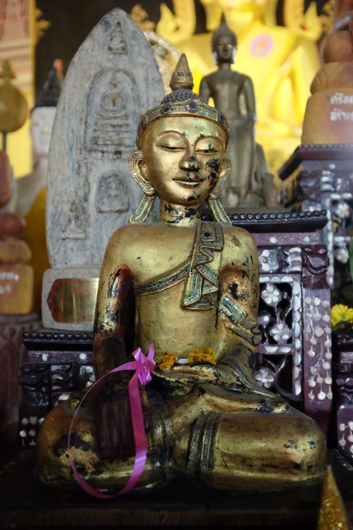 Wat Phra Bat Ming Mueang (Mueang District) : Buddha Image