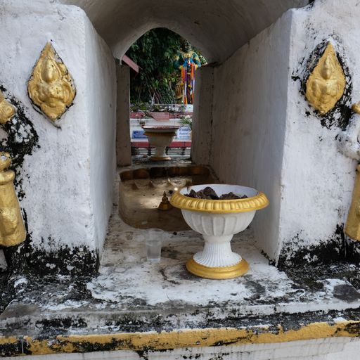 Wat Si Lom (Mueang District)