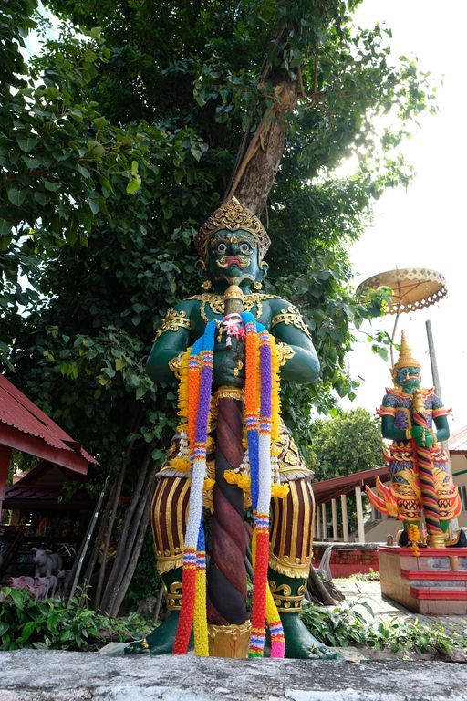 Wat Si Lom (Mueang District)