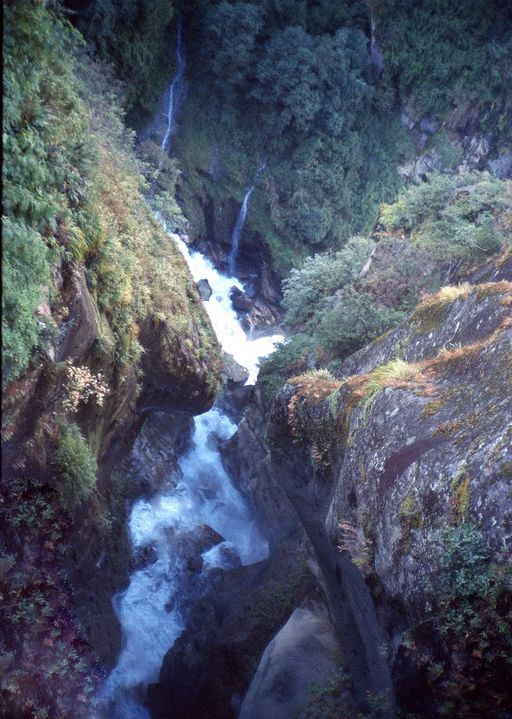 Kaza Water Fall (Kahlen_1023)