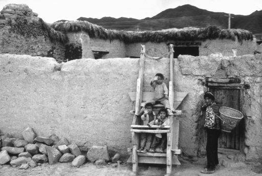 Kinder Leiter DorfmauerGRIMM (Kahlen_1024)