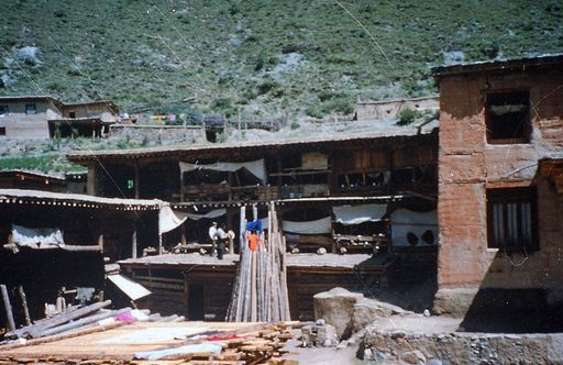 Derge Rbuilding Monastery 1989 (Kahlen_1048)