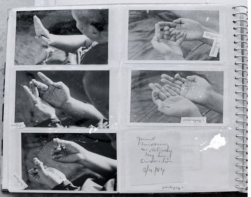 Dharamsala Mudra Buch (Kahlen_1150)