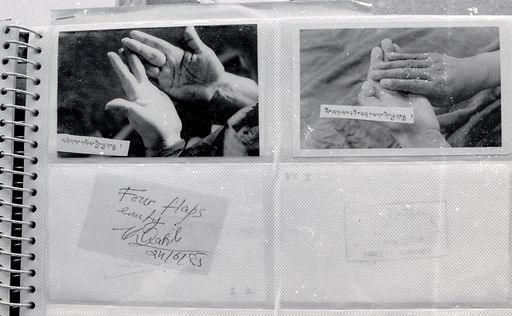 Dharamsala Mudra Buch (Kahlen_1151)