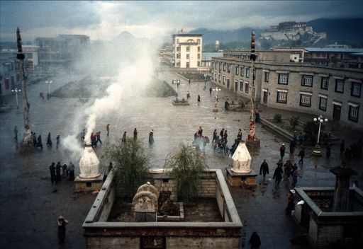 Lhasa Johkhang Vorplatz Potala. (Kahlen_0510)