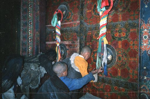 Lhasa Johkhang PortalZöpfe (Kahlen_0511)