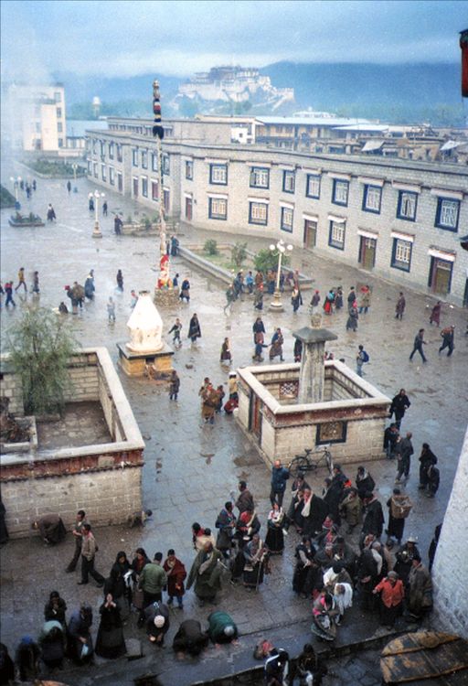 Lhasa Johkhang Vorplatz Potala. (Kahlen_0524)