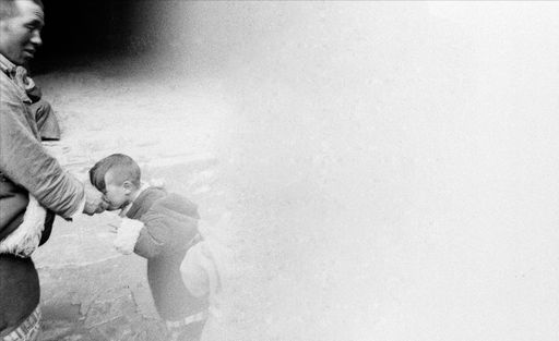 Lhasa Nomadenkind TrinktA (Kahlen_0545)